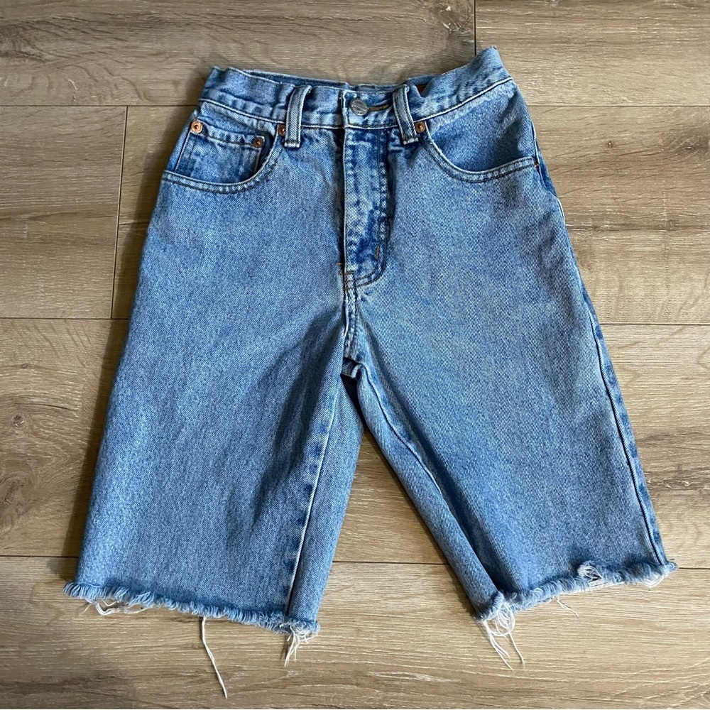 Vintage District Gasoline cut off denim jean shorts size 8 100 % cotton